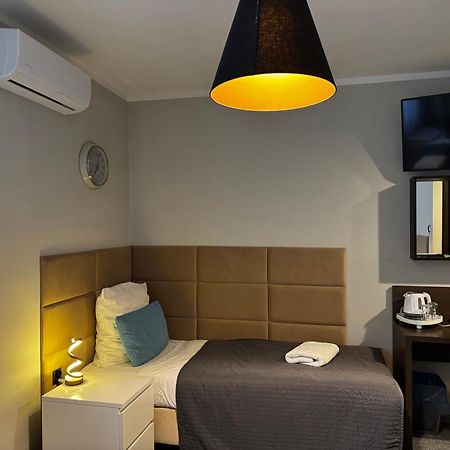 B&M Guesthouse Oswiecim Luaran gambar