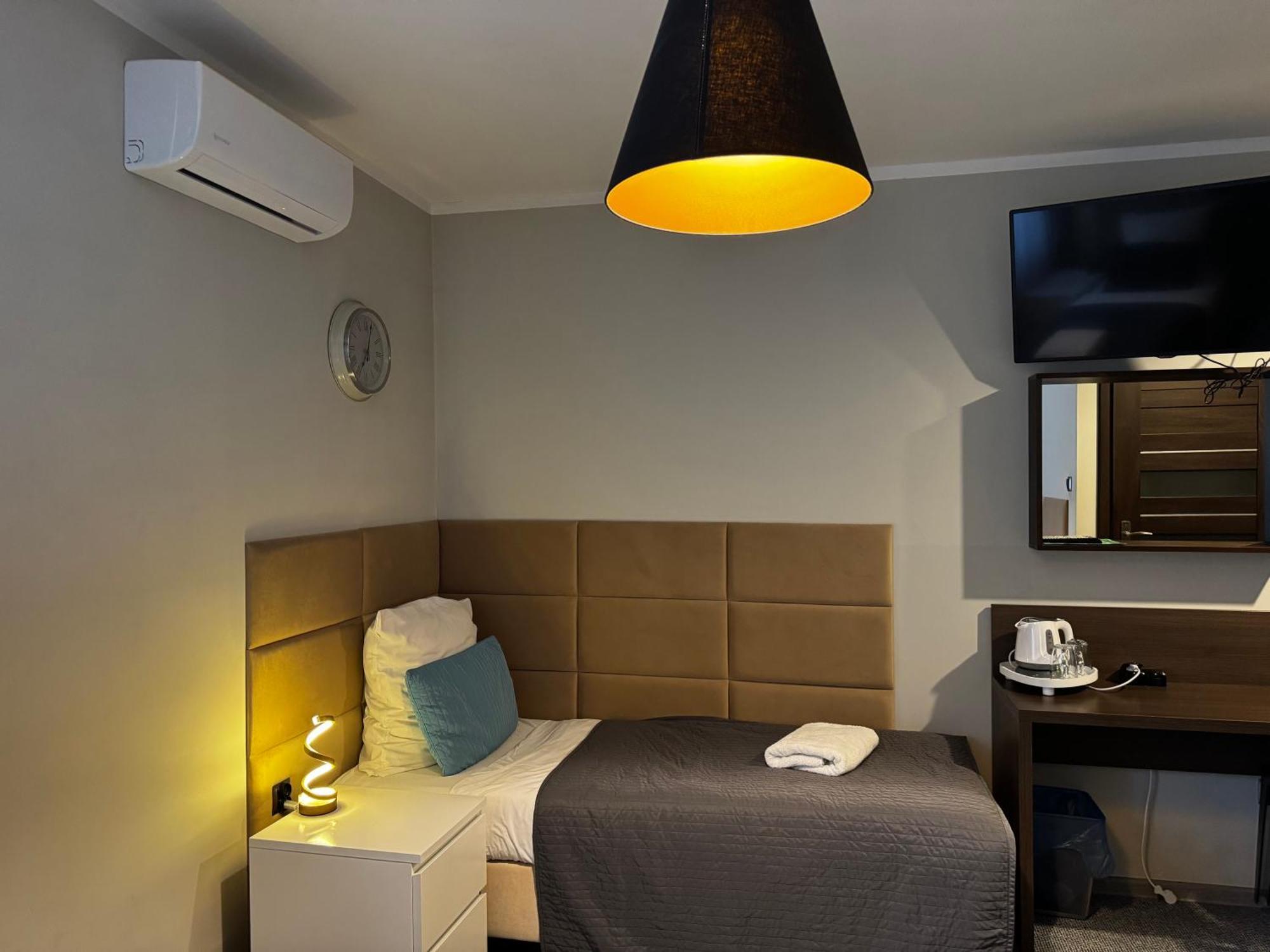 B&M Guesthouse Oswiecim Luaran gambar
