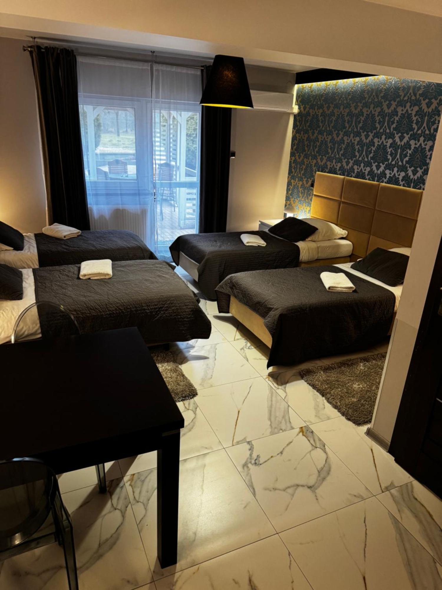 B&M Guesthouse Oswiecim Luaran gambar