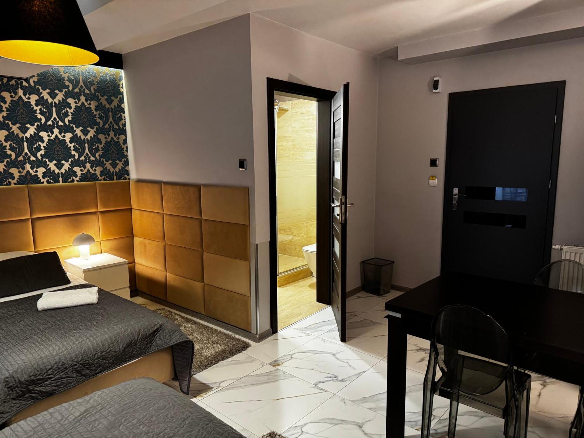 B&M Guesthouse Oswiecim Luaran gambar