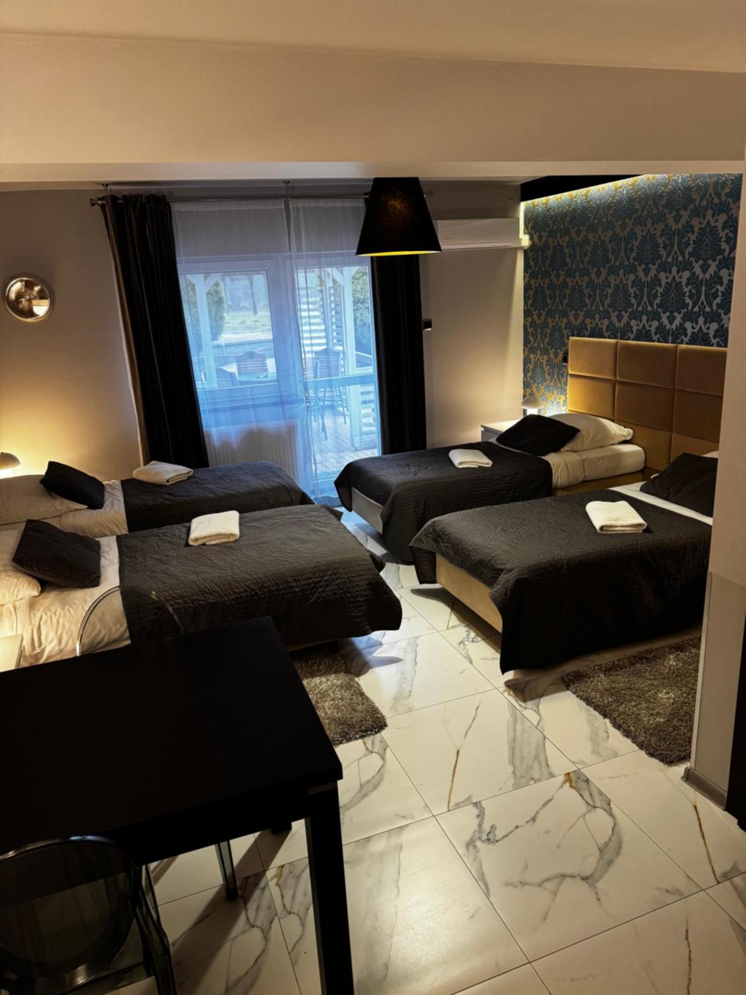 B&M Guesthouse Oswiecim Luaran gambar