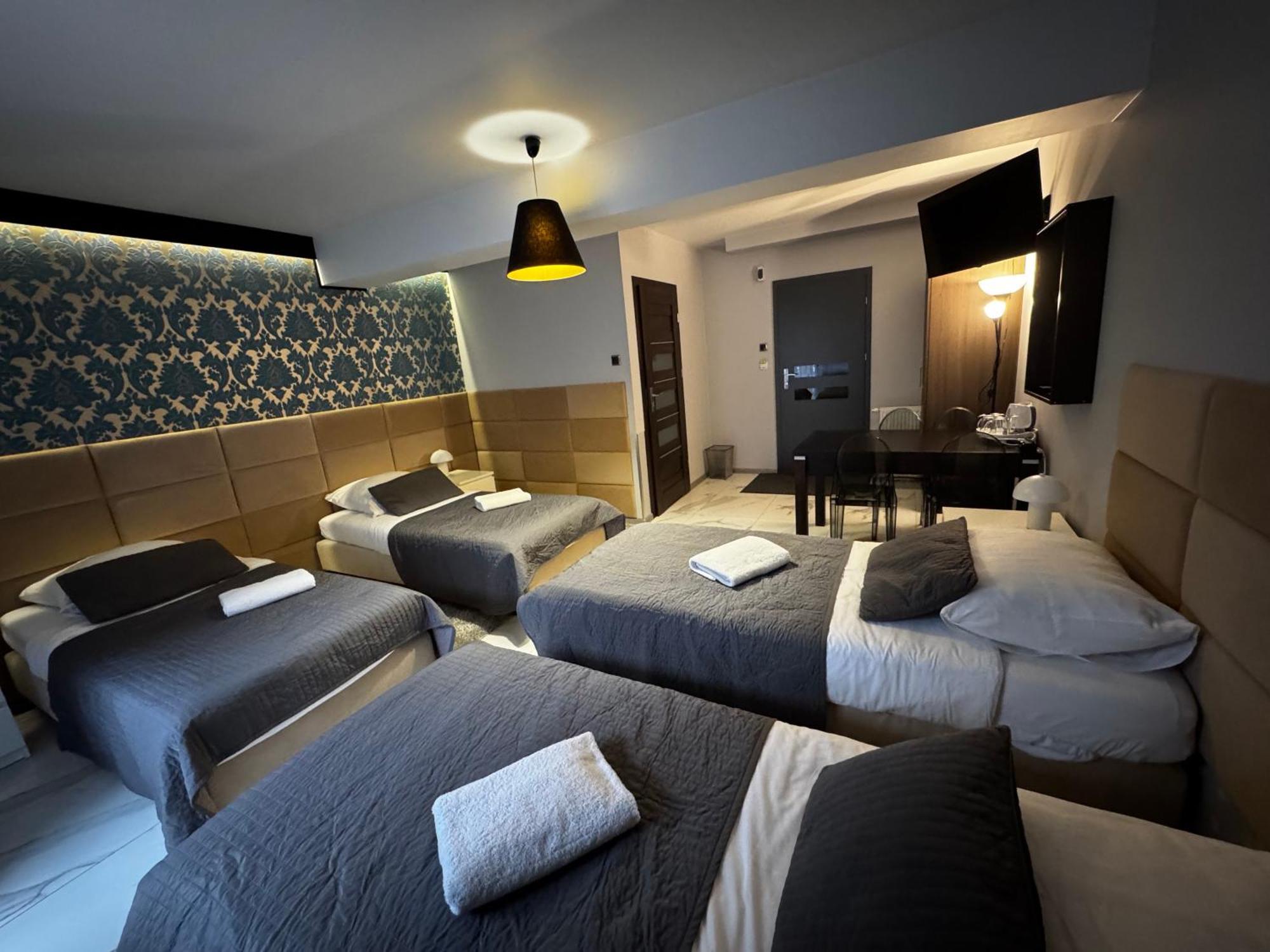 B&M Guesthouse Oswiecim Luaran gambar